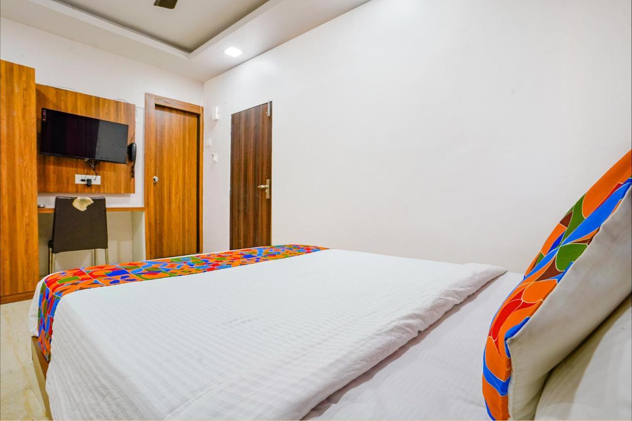Fabexpress Diamond - Nr Bkc Hotel Мумбай Екстериор снимка